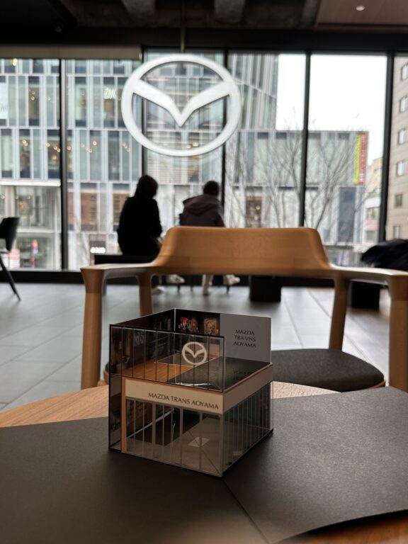 プランドシンボルとポップアップアートの写真